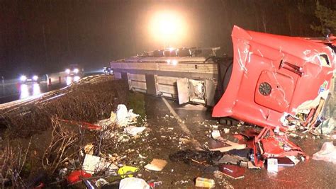 Unfall Auf A In Niedersachsen Tank Lastwagen Kracht In Leitplanke