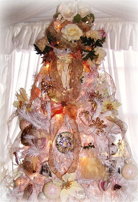 35 Shabby Chic Christmas Tree Decorations Ideas - Decoration Love