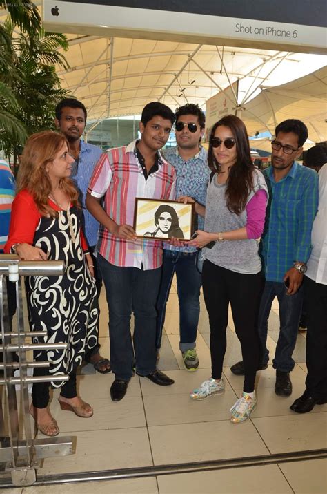 Shraddha Kapoor Snapped At The Domestic Airport On 2nd Oct 2015