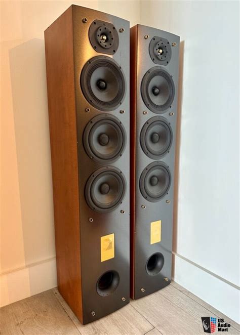 Triangle Celius 202 standing floor speakers Photo #4309500 - US Audio Mart