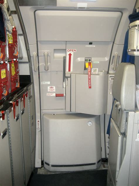 Filea320 Door 2l Wikimedia Commons