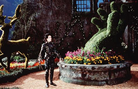 Edward Scissorhands eat your heart out! Topiary experts show why they ...