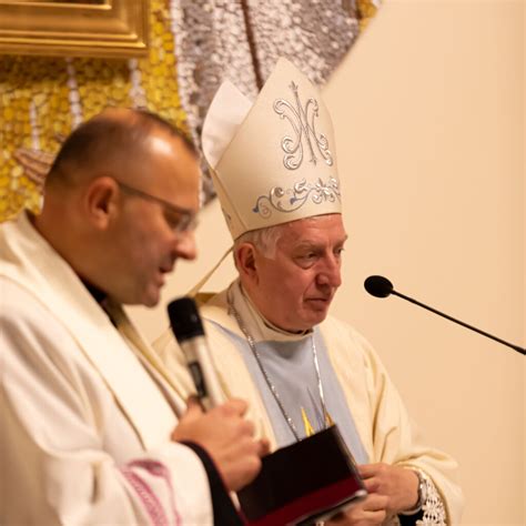 Fotorelacja Z Nałożenia Korony Na Figurę Matki Bożej Parafia