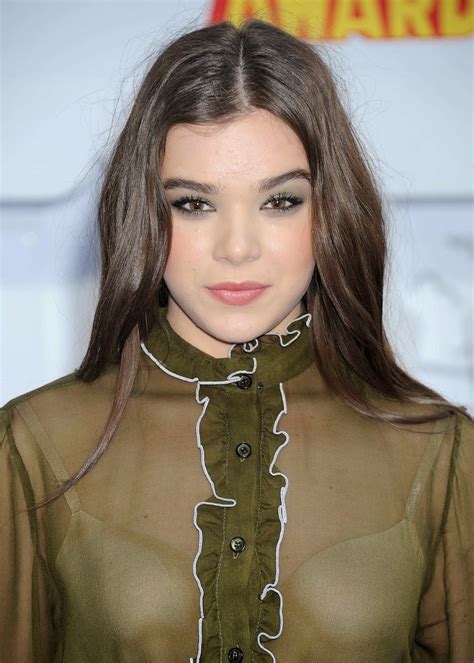 Hailee Steinfeld Wears A Trendy Rodarte Ensemble To The 2015 Mtv Movie