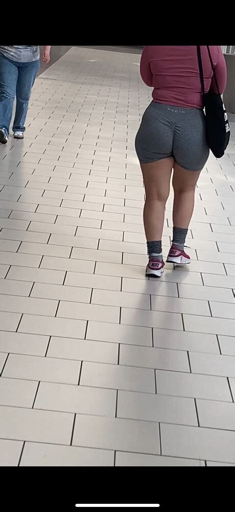 Nice Latina Ass In Nvgtn Legging Shorts Spandex Leggings Yoga
