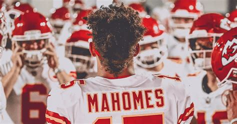 Patrick Mahomes haircut - with real life photos - Dr HairStyle