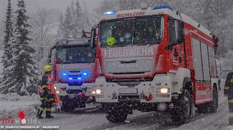 Oö Schnee in Micheldorf Bergung eines 14 Tonners Fireworld at