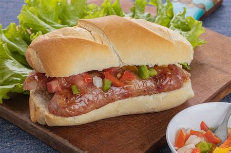 S Ndwich T Pico Argentino De Choripan Con Chorizo Y Salsa Criolla En