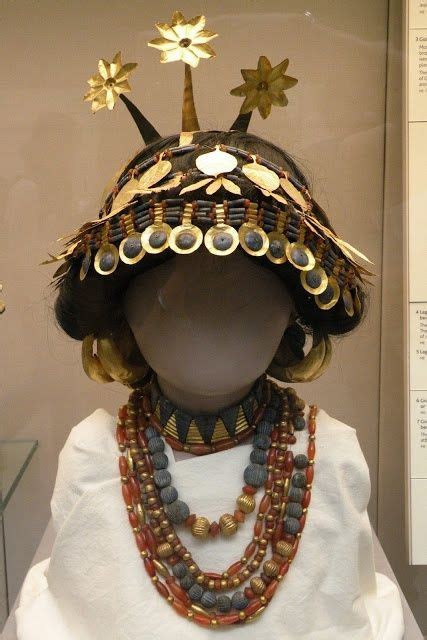 Elaborate Headdress Of A High Level Sumerian Woman British Museum