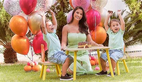 Andressa Suita celebra aniversário junto aos filhos e ganha mensagem de