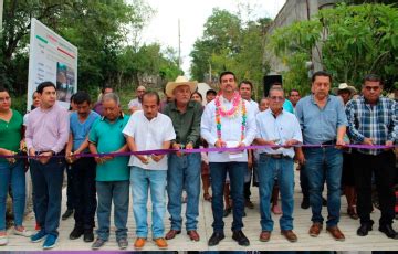 Entrega Alcalde obra de pavimentación en colonia de Huejutla