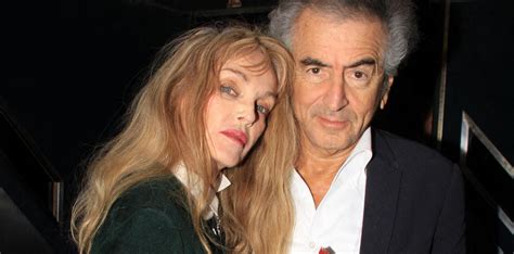 Arielle Dombasle Folle D Amour Dans Les Bras De Bernard Henri L Vy