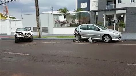 Colis O Entre Saveiro E Peugeot Registrada No Bairro Neva V Deo