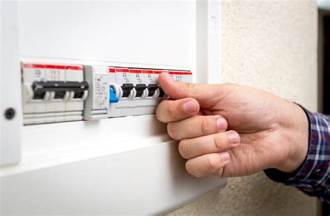 Circuit Breakers Vs Fuse Panels