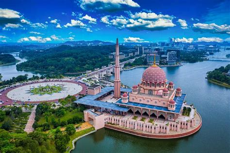 Putrajaya Exploration Iconic Landmarks And Batu Caves From Kuala