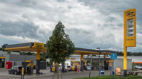 Maskierter Täter überfällt Jet Tankstelle in Aulendorf