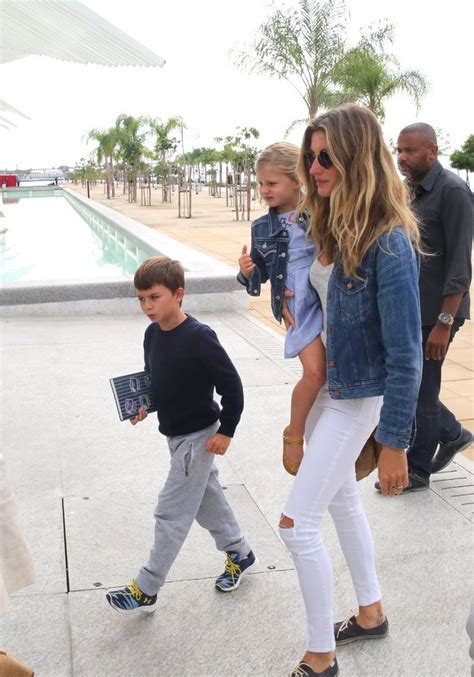 EGO Gisele Bündchen passeia os filhos em museu no Rio notícias