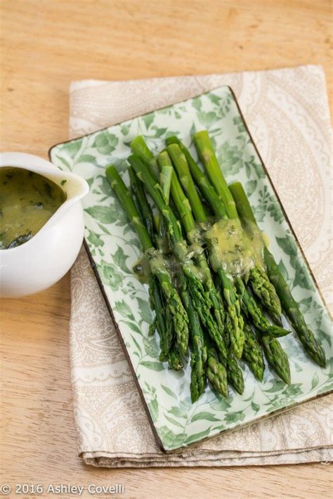 Gordon Ramsays Asparagus With Lemon And Tarragon Hollandaise Recipe