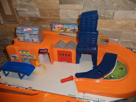 Rare New Retro S Hot Wheels City Sto Go Play Set Track Case