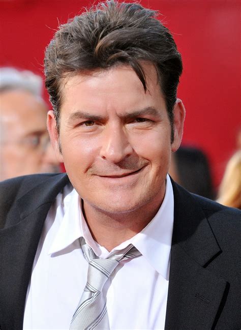 Charlie Sheen Critica A Ashton Kutcher En Twitter Cotibluemos