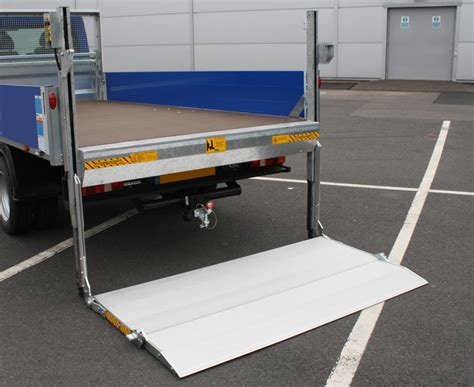 Transit-DS-Truck-Tail-LIft - On Site Commercial