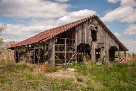 Vieille Grange Superficielle Par Les Agents Photo Stock Image Du