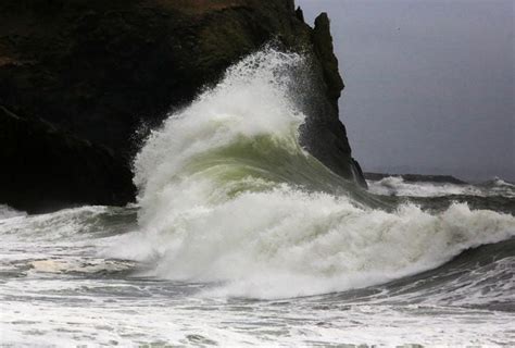 Big Waves Kick Off Storm Watching Season On Oregon Coast Heres How To