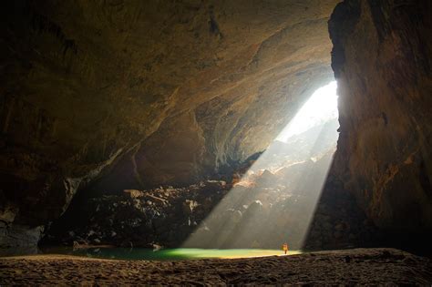 This Cave In Vietnam Is So Unbelievably Huge That It Has A Whole