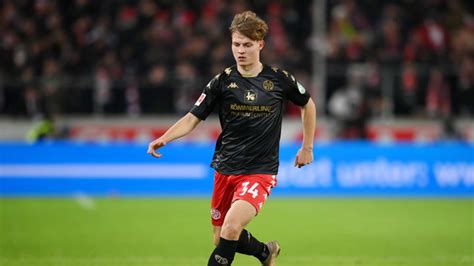 Mainz Verteidiger Nemeth Wechselt Nach St Pauli