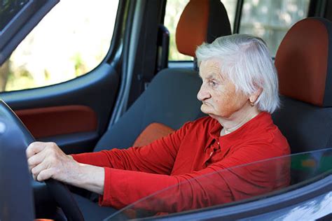 おばあちゃん 運転のストックフォト Istock