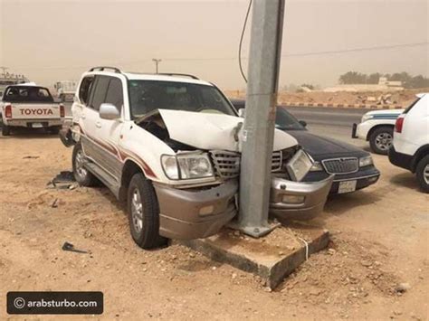 صور سيارة مسرعة تقتحم نقطة تفتيش في السعودية تيربو العرب