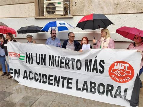 CCOO Y UGT Se Concentran Por La Muerte Del Trabajador De Invernadero