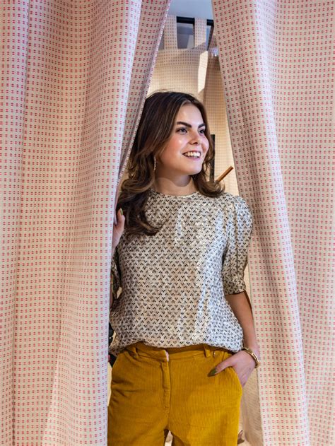 ‘dat Staat U Zo Goed Roept Gravin Eloise Naar Een Klant In Haar Eigen
