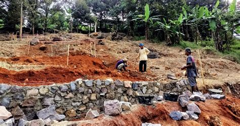 Pembangunan Kafe Baru Di Kawasan Agrowisata Durian Sinapeul