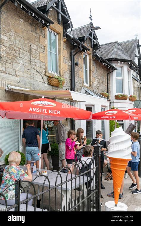 Ice Cream Shop In Pitlochryscotlandgreat Britainsummer 2022 Stock