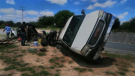 Le truena llanta y se vuelca troca El Mañana de Nuevo Laredo