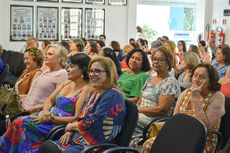 Solenidade homenageia professores aposentados Câmara Municipal