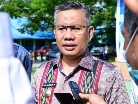 Tersangka Kasus Suap Dan Gratifikasi Mantan Walikota Kendari