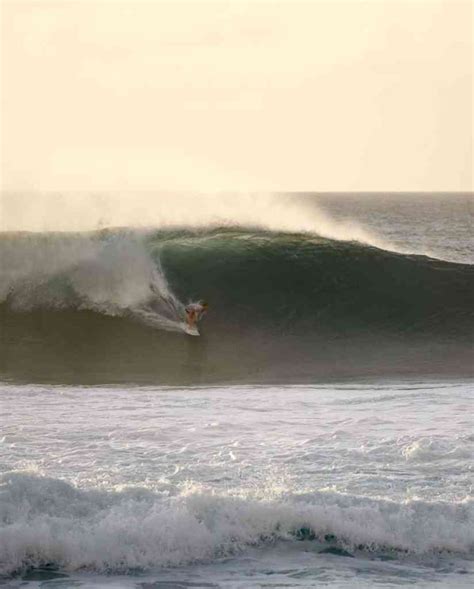 30 Photos of Banzai Pipeline That Will Mesmerize You