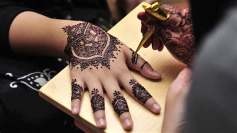 How Does Henna Really Work