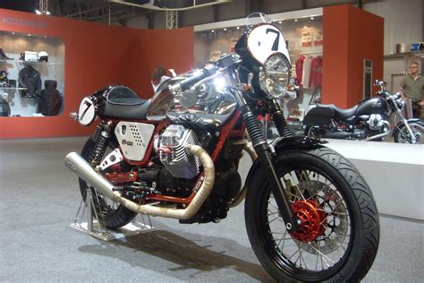 Bike World Express 2011 Moto Guzzi V7 Racer Review