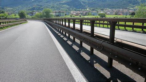 Incidente Fatale Sull Autostrada A Un Uomo E Una Donna Perdono La