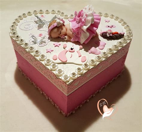 Boîte de naissance bébé fille au coeur de arts Cadeaux de naissance