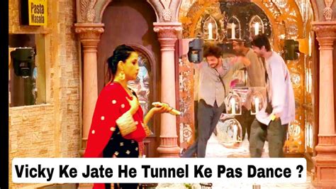 Munawar Faruqui Aur Abhishek Ne Kiya Tunnel Ke Pas Dance Vicky Ke Bahar