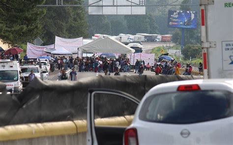 Suman 20 horas de bloqueos en la autopista federal México Puebla El