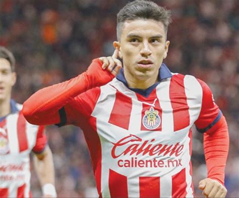 CHIVAS CONSIGUE PRIMER TRIUNFO DEL TORNEO