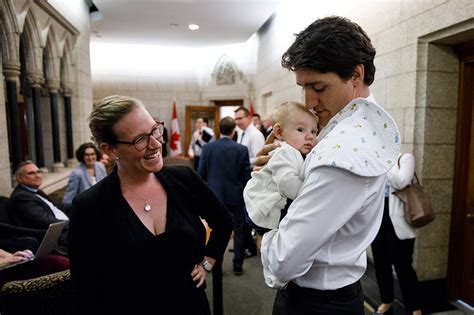 Minister Karina Gould introduces her baby to Cabinet Ministers in ...