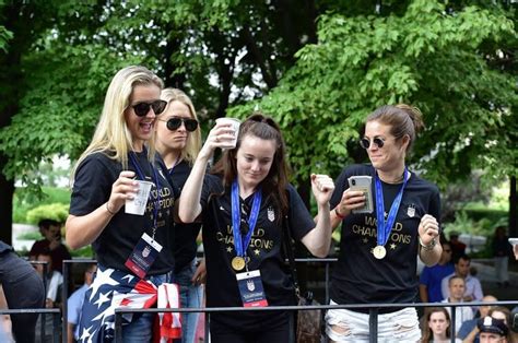 Alyssanaeher Mallorypugh Sammewis Beckysauerbrunn Kellyohara