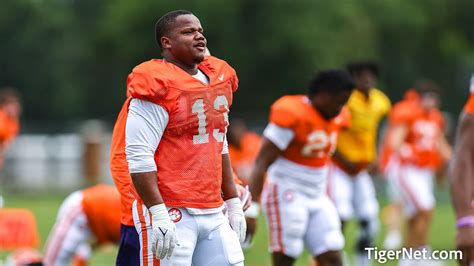 Clemson Football Photo Of Tyler Davis Tigernet