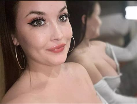 The Reflection Betrayed Her Nudes 2busty2hide NUDE PICS ORG